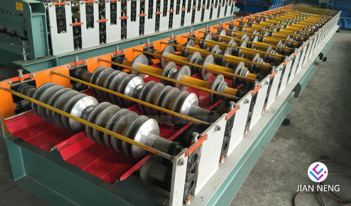 Le petit pain adapté aux besoins du client de toit en métal formant la machine, colorent le toit extérieur enduit formant la machine