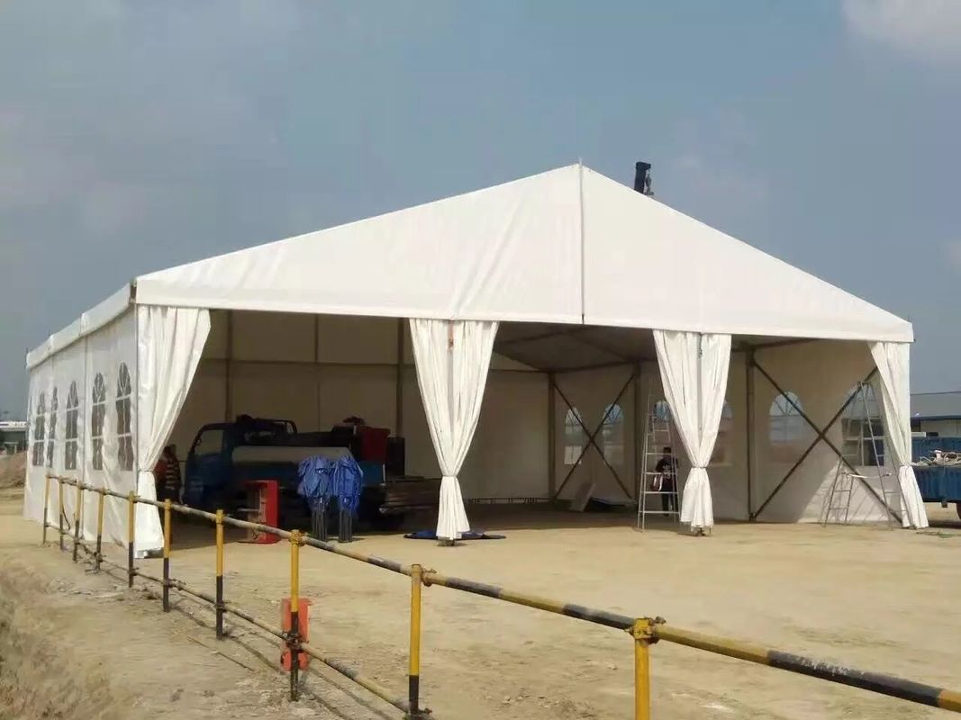 Tente extérieure en aluminium adaptée aux besoins du client de revêtement en PVC de cadre de taille pour vivre/stockage