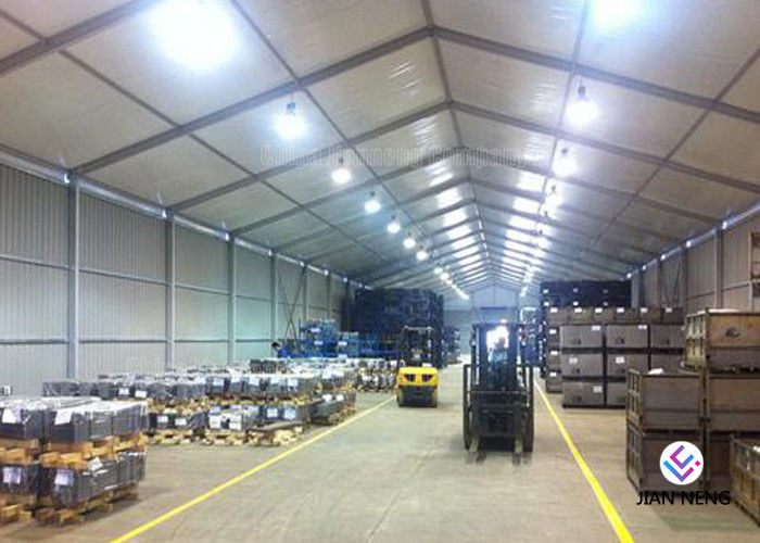 Différentes tentes faites sur commande classées d'événement avec le tissu blanc de PVC pour l'exposition, entrepôt